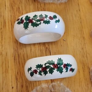 Vintage Set Of 8 Festive Holly Leaf Napkin Rings - White and Green